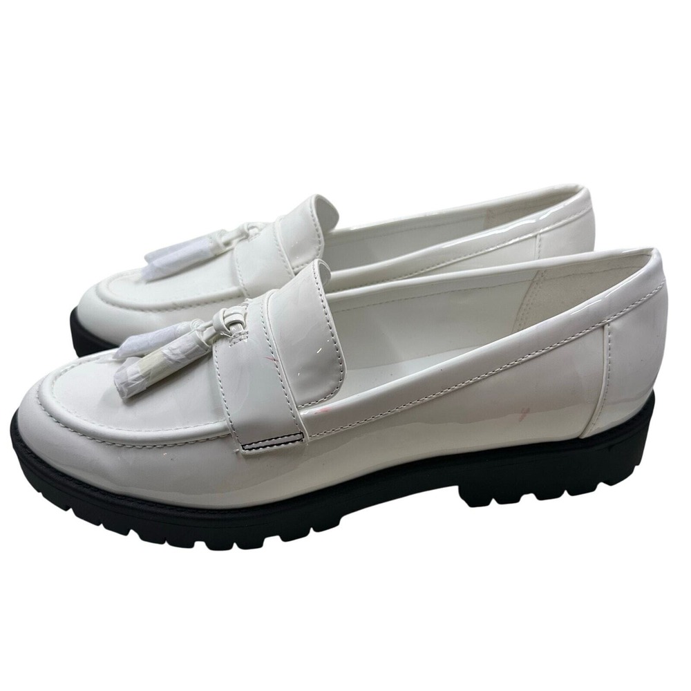 Bandolino Tassel Lug Sole Loafers 9M White Patent Leather Preppy Academia - Picture 1 of 9